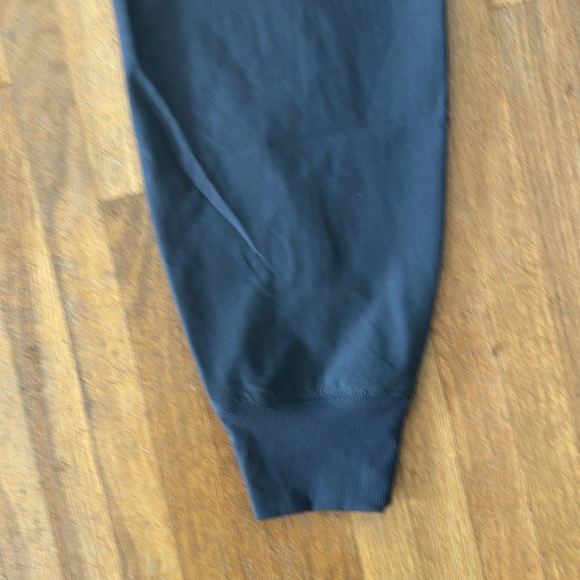 Abercrombie & Fitch | Women’s grey athletic joggers - Picture 14 of 16